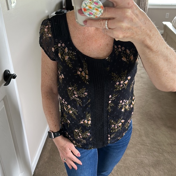 Lauren Conrad capped sheer sleeved scoop neck pullover blouse - Picture 3 of 9